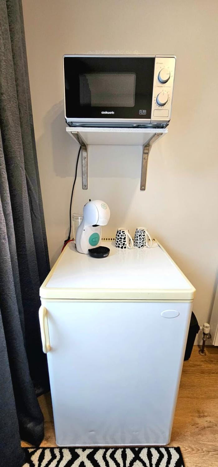 Coffee/tea facilities, microwave, minibar