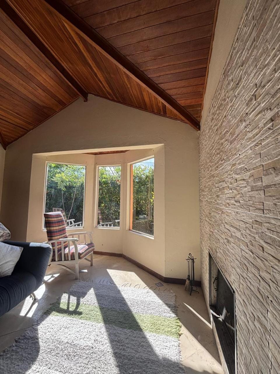 Day, Living room, Seating area