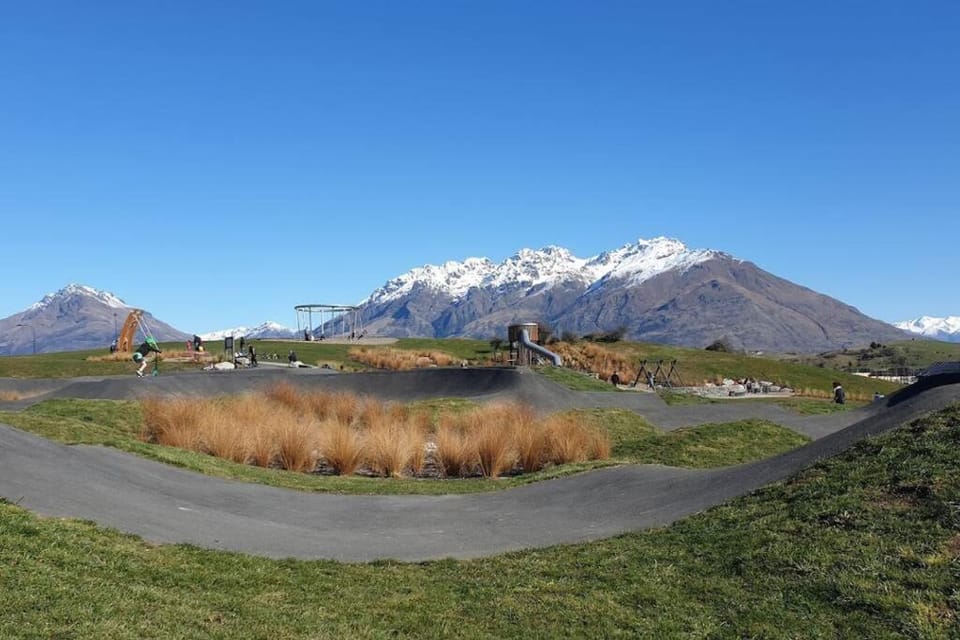Incredible Views of the Remarks - New 2 Bed Townhouse House in Otago