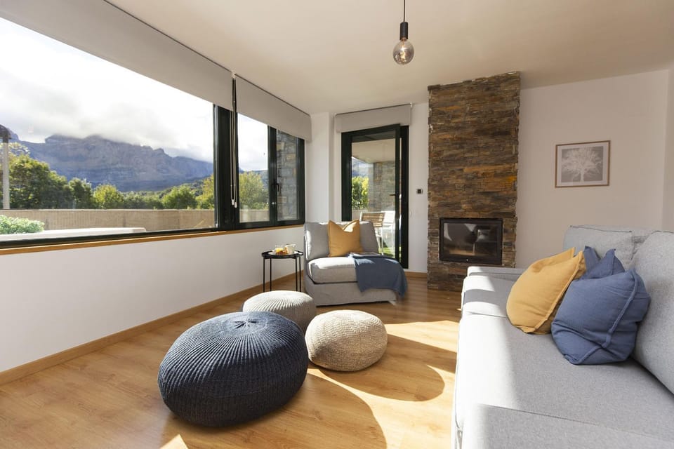 Communal lounge/ TV room, Living room