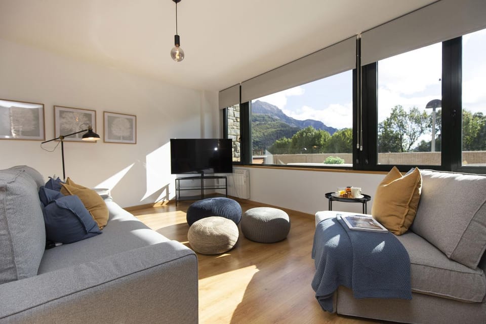 Communal lounge/ TV room, Living room
