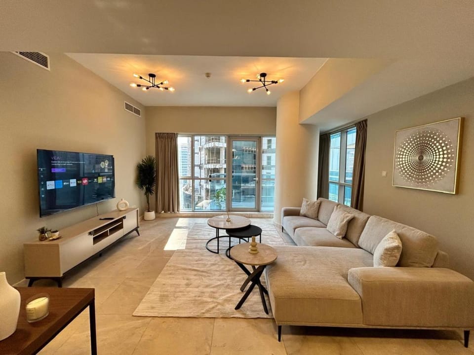 TV and multimedia, Living room, Seating area, Evening entertainment