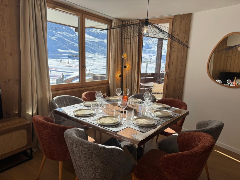 Appartement neuf et cosy les Tommeuses vue splendide, sur piste, Tignes Val Claret Apartment in Tignes
