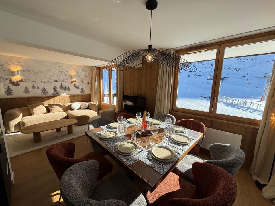Appartement neuf et cosy les Tommeuses vue splendide, sur piste, Tignes Val Claret Apartment in Tignes