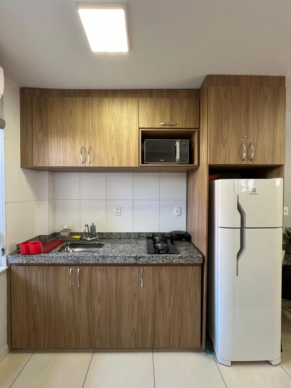 Kitchen or kitchenette, microwave, stove