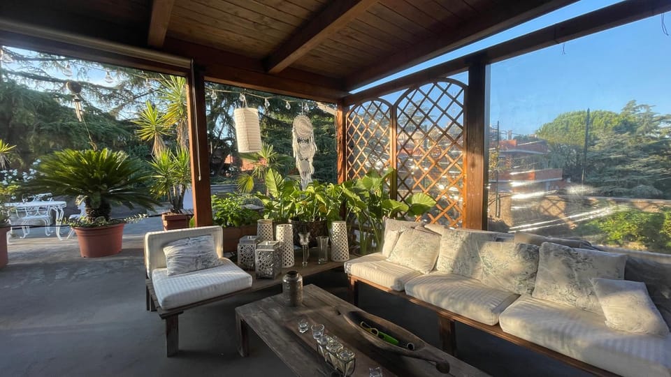 Property building, Garden, Balcony/Terrace, Living room, Garden view