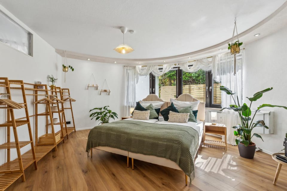 Bed, Photo of the whole room, Seating area, Bedroom, towels, wardrobe