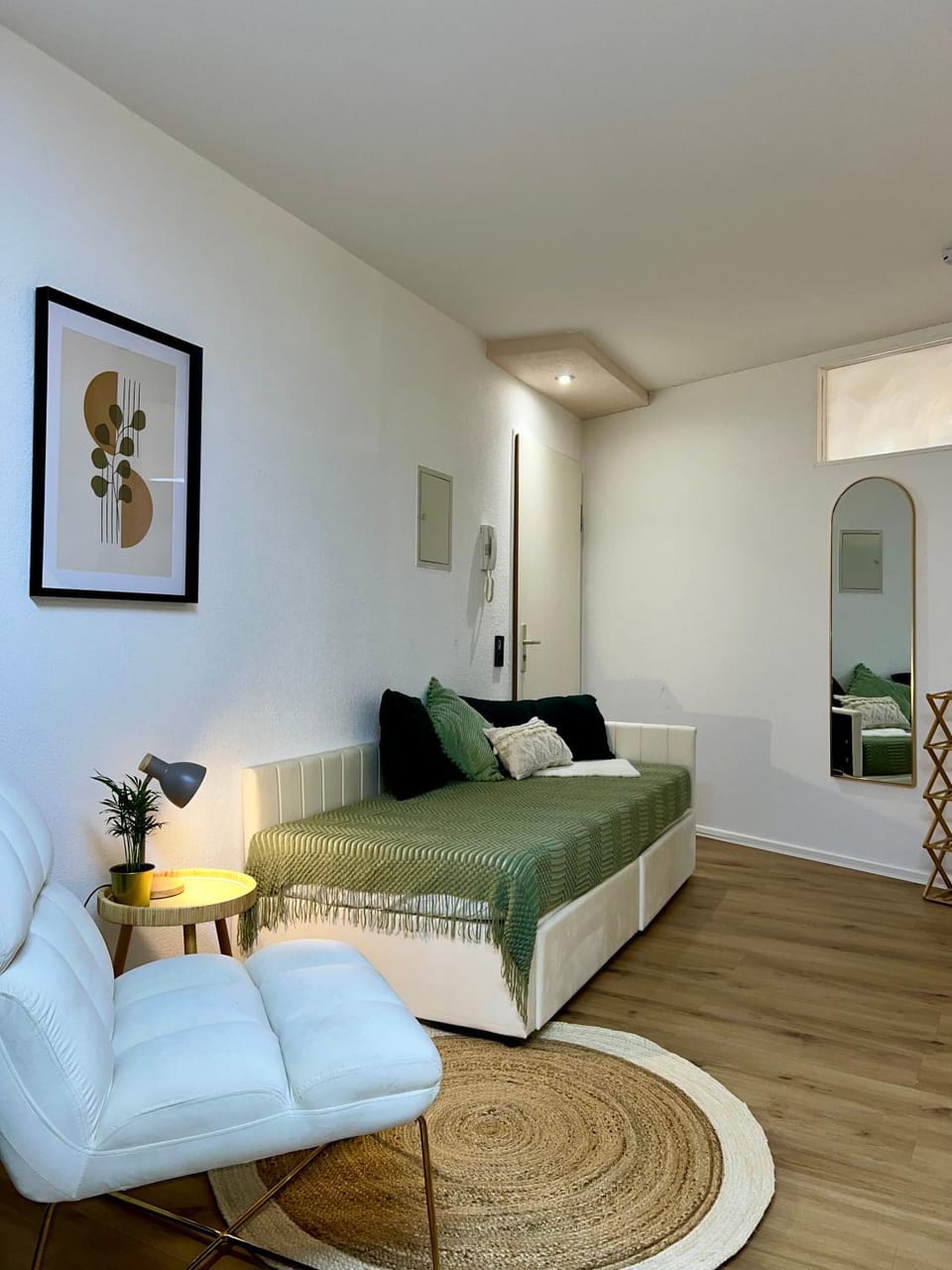 Bed, Living room, Photo of the whole room, Seating area