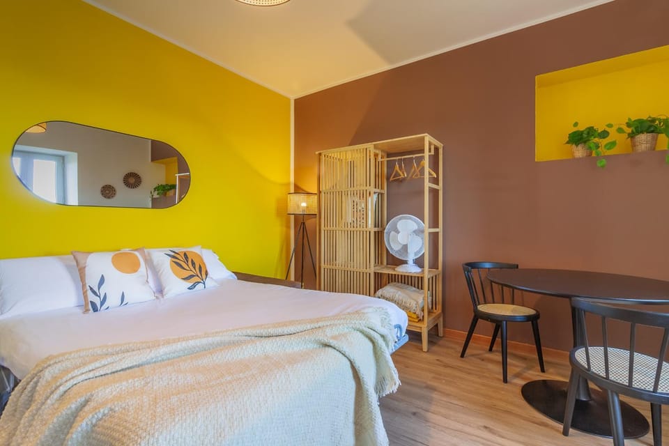 Bed, Living room, Photo of the whole room, Seating area, Bedroom