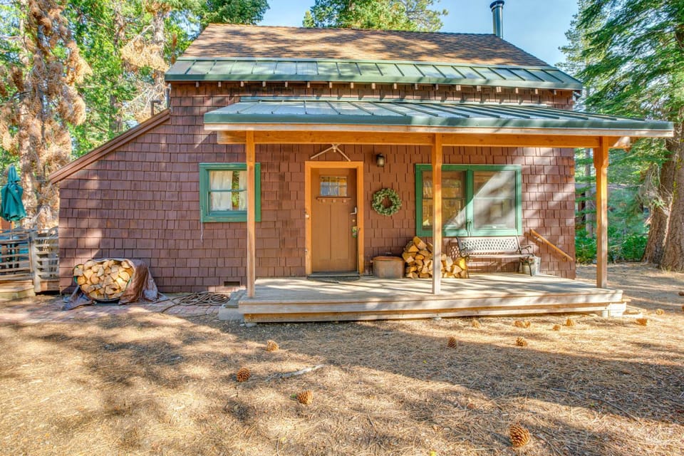 1 Mi to Lake Tahoe: Rustic Cabin w/ Boat Dock Cabin in Lake Tahoe