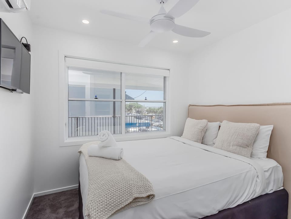 Bed, Bedroom, air conditioner