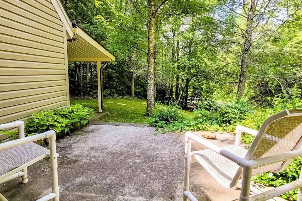 Family Fun Cozy Cabin Cabin in Gatlinburg