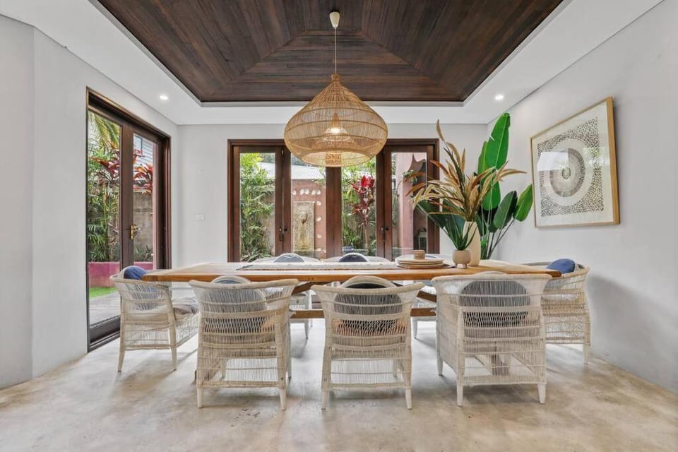 Seating area, Dining area