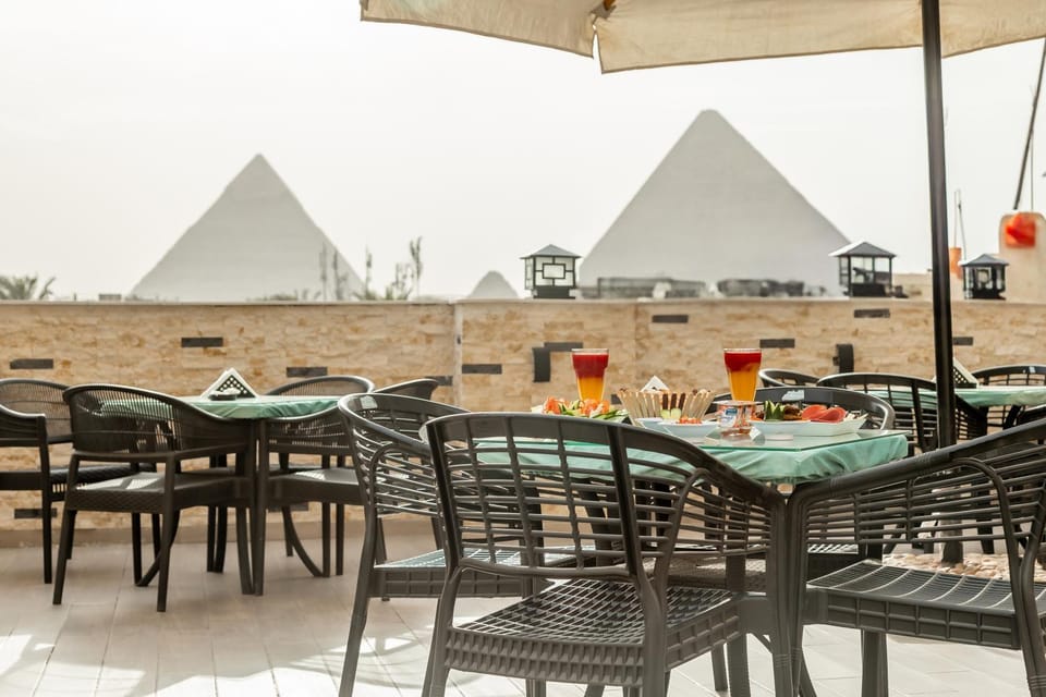 Restaurant/places to eat, View (from property/room), Balcony/Terrace, Seating area, Mountain view