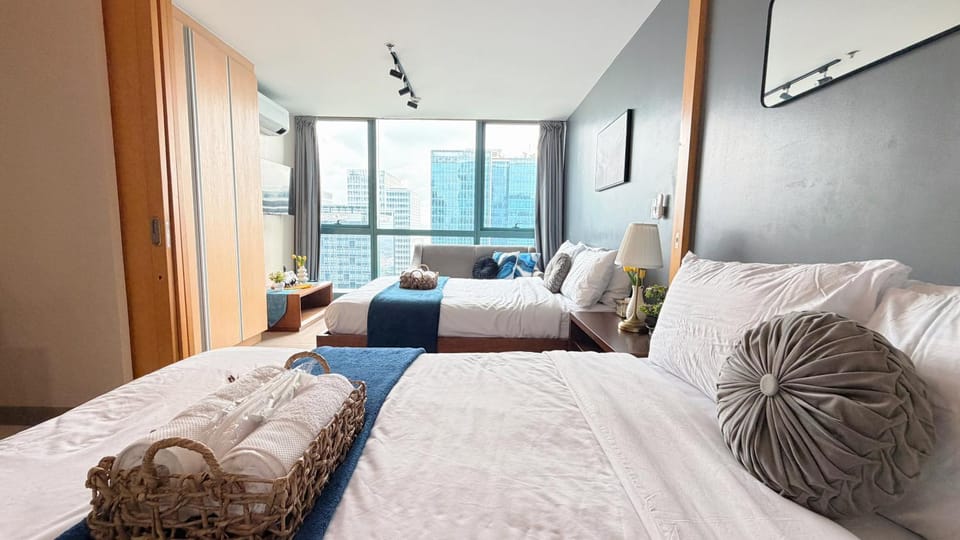 Bed, View (from property/room), Decorative detail, Bedroom, City view, wardrobe, air conditioner