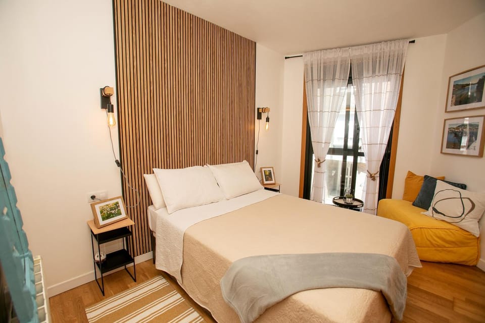 Bed, Photo of the whole room, Bedroom