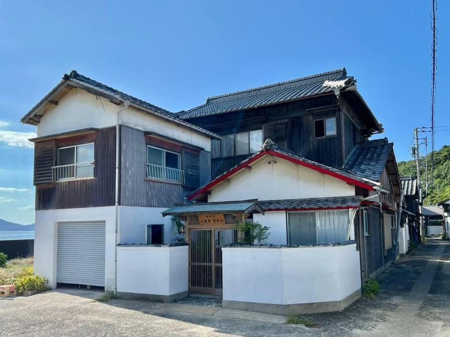 Property building, Day