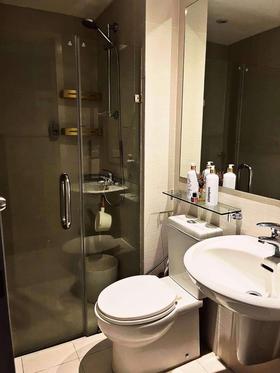 AR's Crib Azure Staycation Hotel in Paranaque