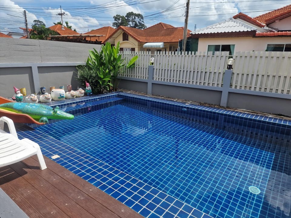 Day, Pool view, Swimming pool, sunbed