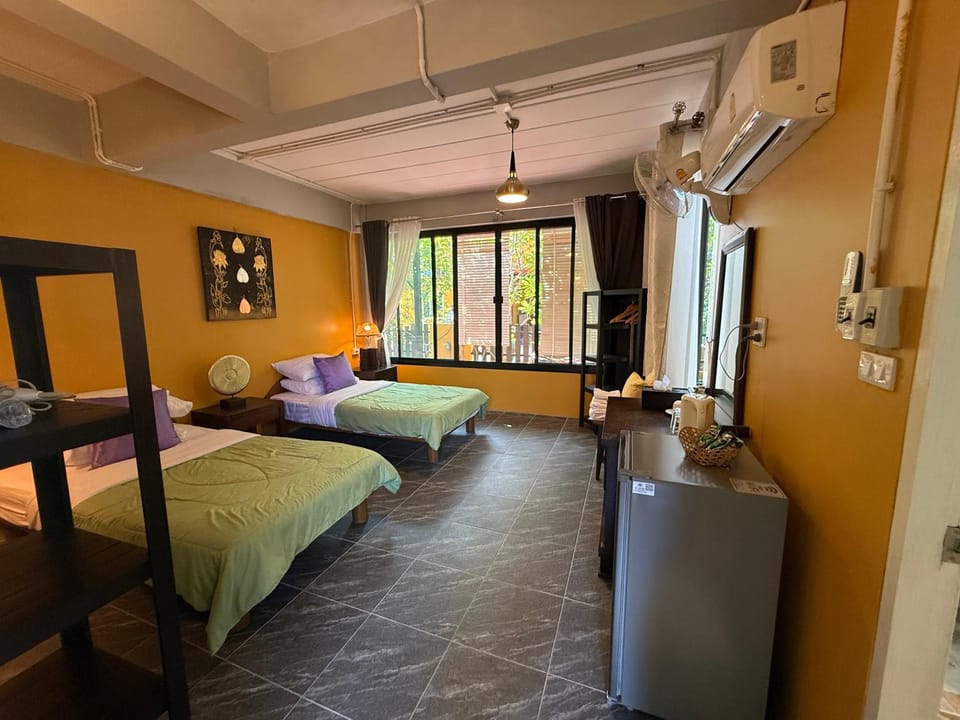Bed, Photo of the whole room, Seating area, Bedroom, air conditioner