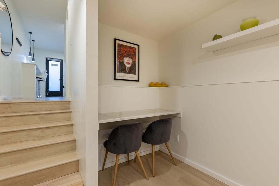 Modern King-Size Guest Suite Apartment in Burnaby