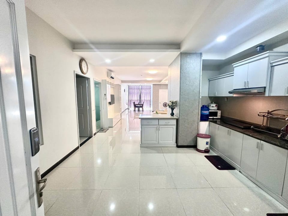 Kitchen or kitchenette, oven, stove