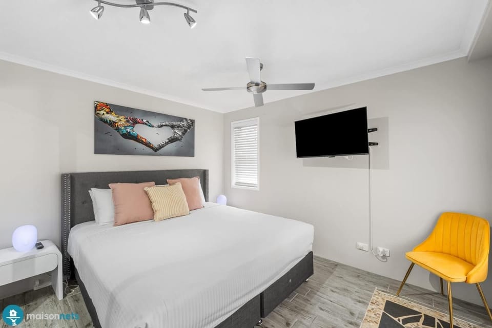 Bed, Bedroom