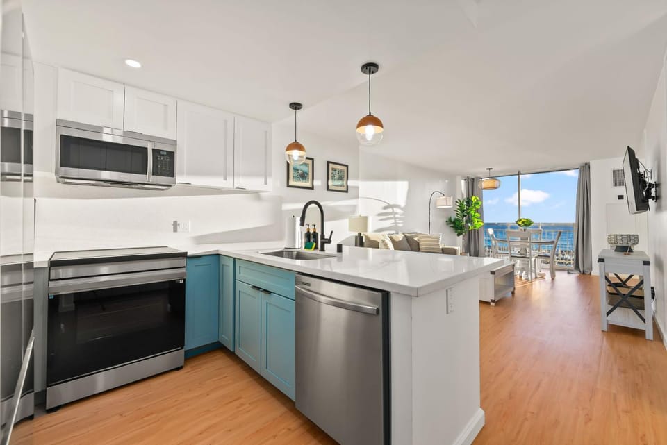 Kitchen or kitchenette, Dining area, dishwasher, oven, stove