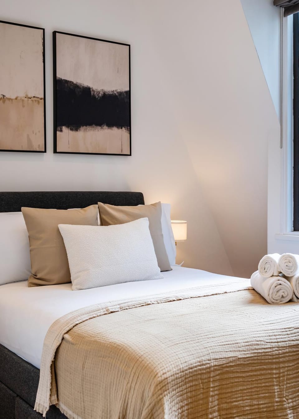 Bed, Bedroom, towels
