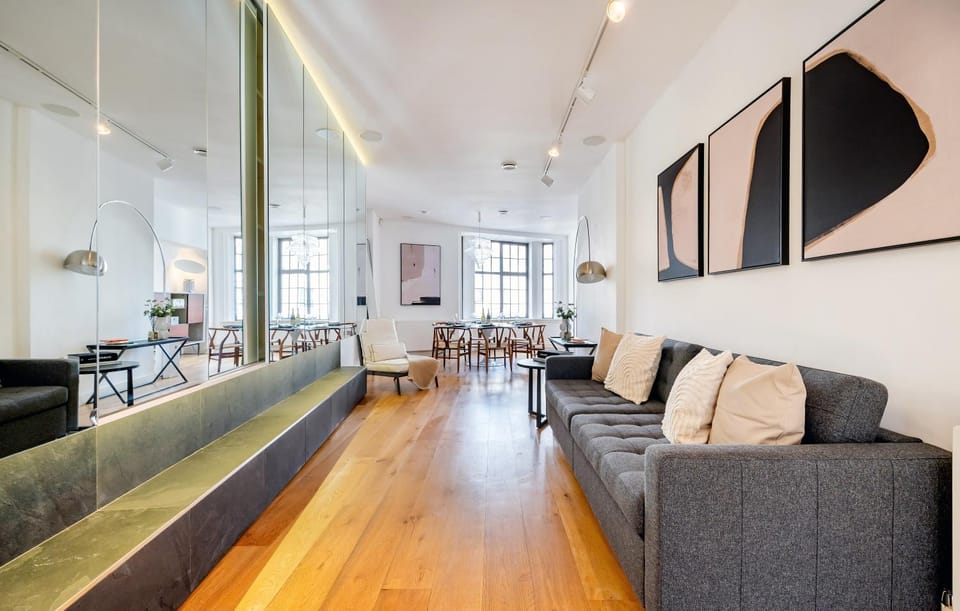 Living room, Seating area