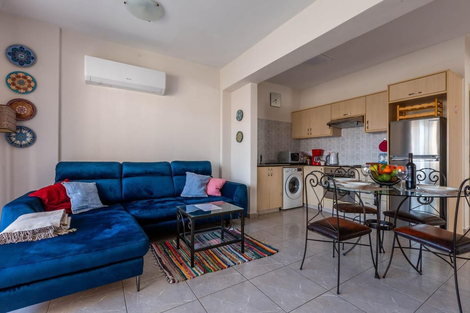 Penthouse 365 Sunsets Apartment in Paphos