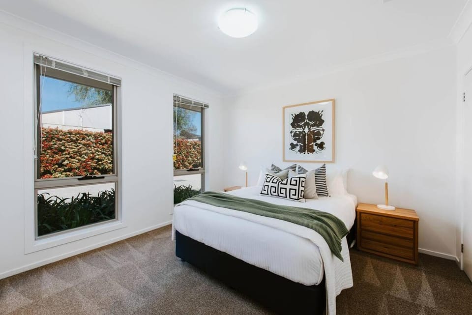 Gladstone at The Willows - Family Time, Mudgee Style House in Mudgee