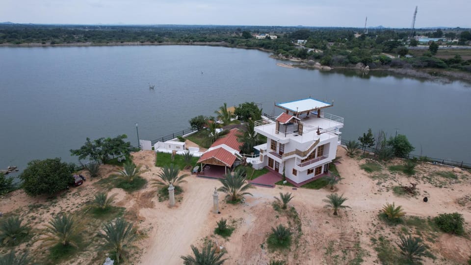 Property building, Day, Natural landscape, Bird's eye view, Lake view