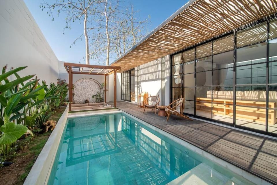 Swimming pool, Swimming pool