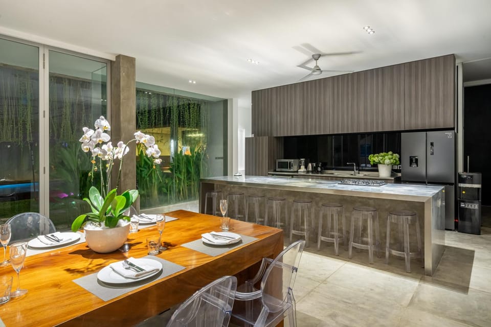 Villa Simpatico Spacious 6 BR Villa Retreat in Central Seminyak Villa in Kuta