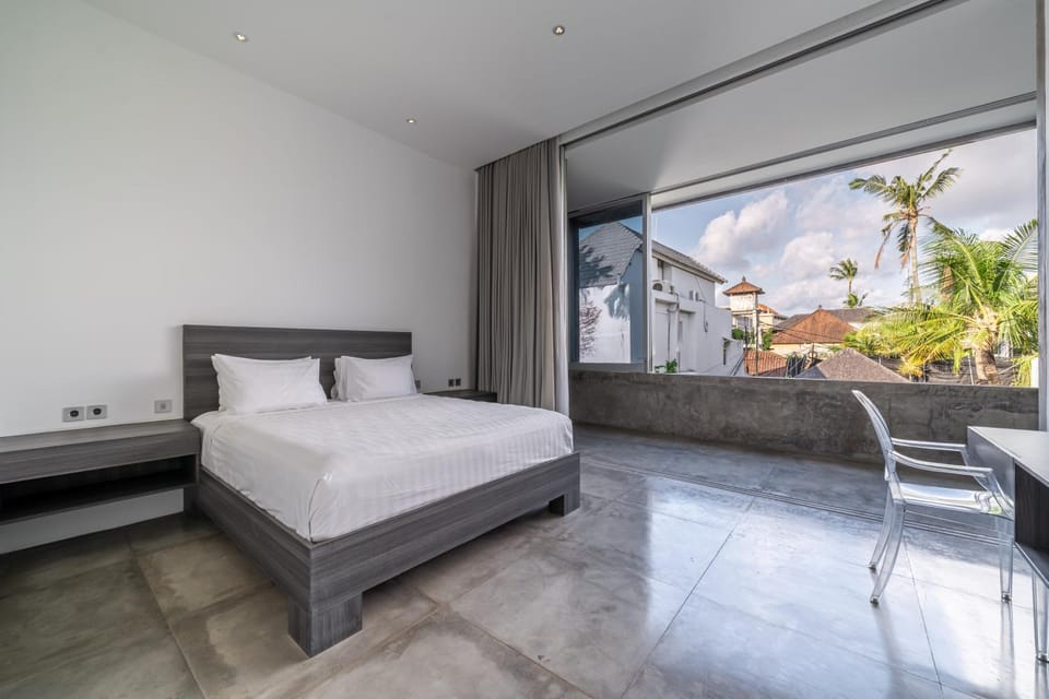 Villa Simpatico Spacious 6 BR Villa Retreat in Central Seminyak Villa in Kuta