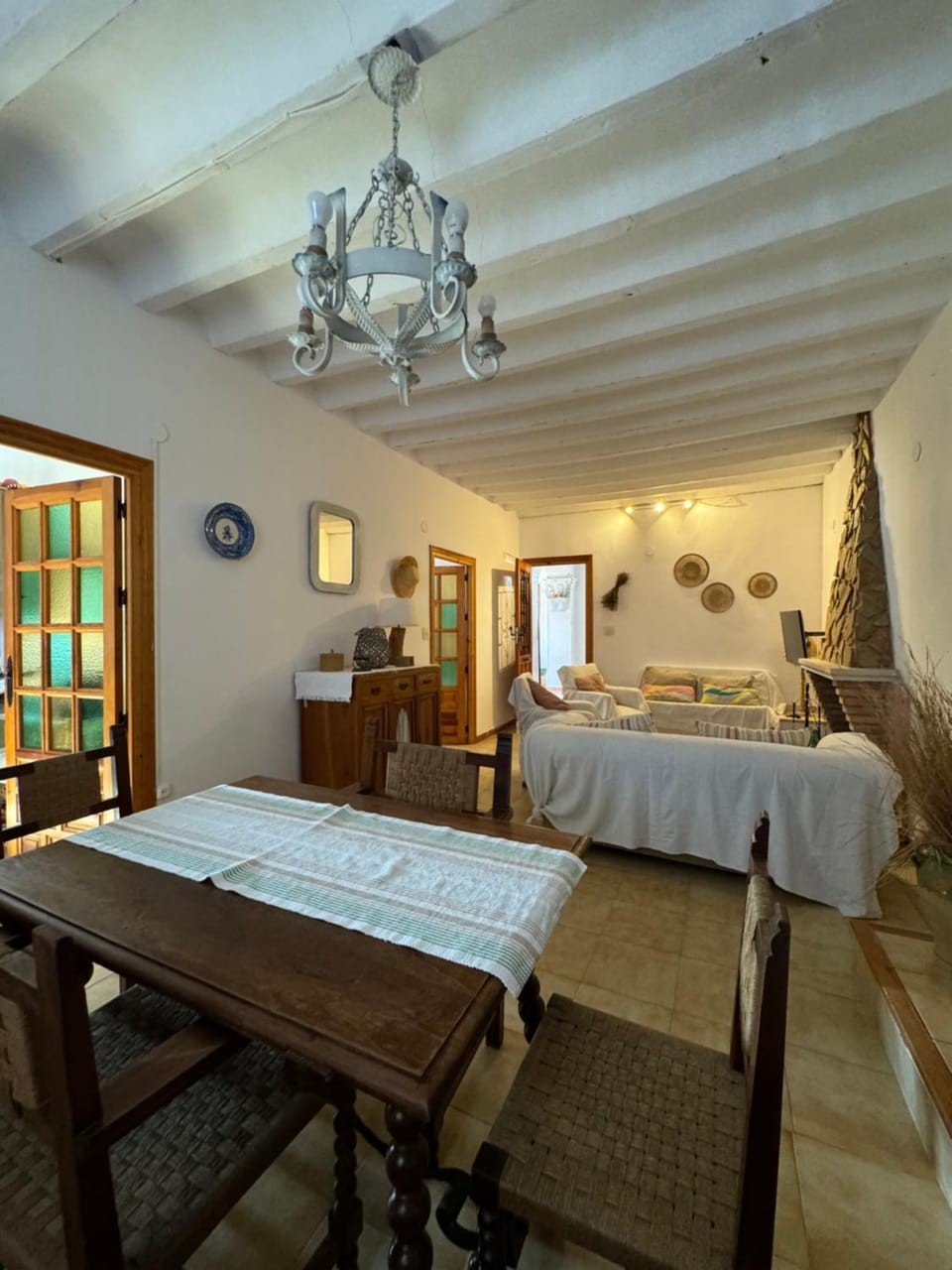 Living room, Photo of the whole room