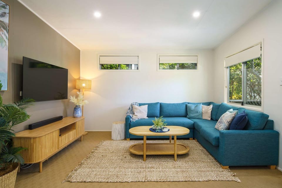 TV and multimedia, Living room, Seating area, Evening entertainment