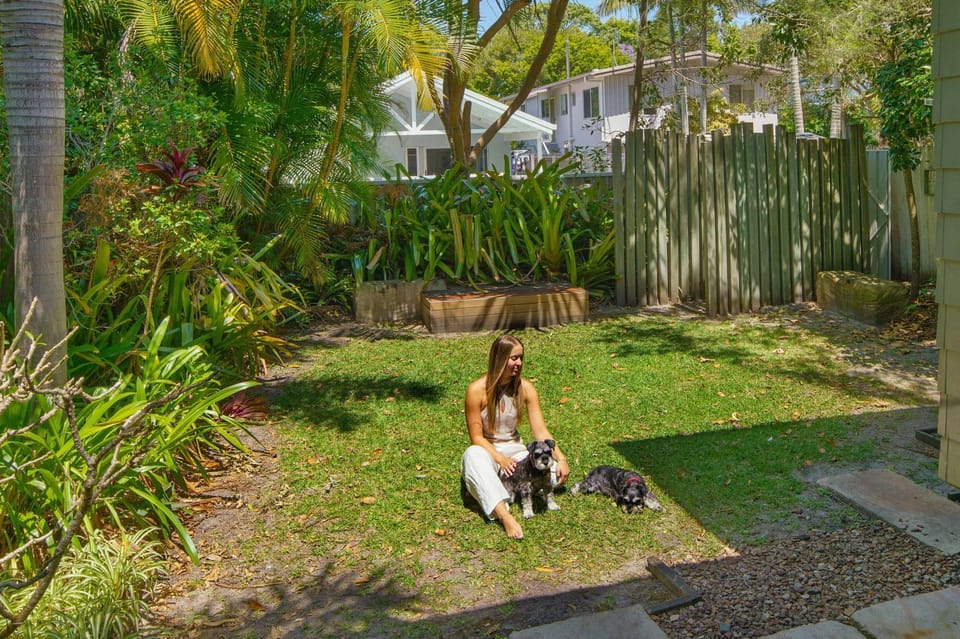 Natural landscape, Garden, Pets, Garden view, group of guests