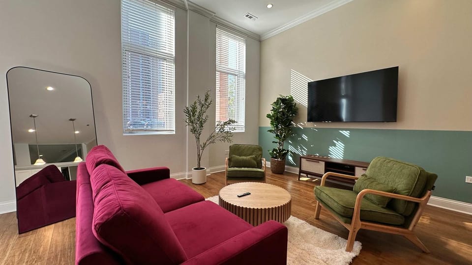 Cozy 1 BR 1 Parking Sleeps 4 Apartment in Chicago