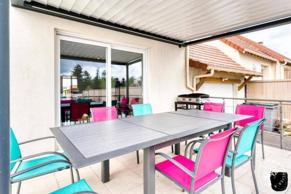 maison avec piscine chaufée couverte d'avril à fin octobre House in Normandy