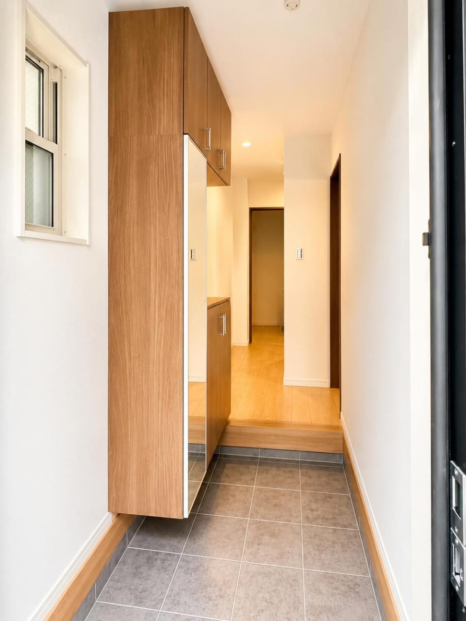 Photo of the whole room, wardrobe