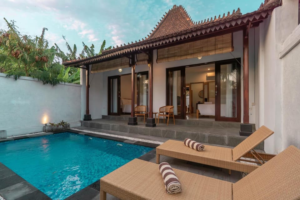 Property building, Balcony/Terrace, Swimming pool