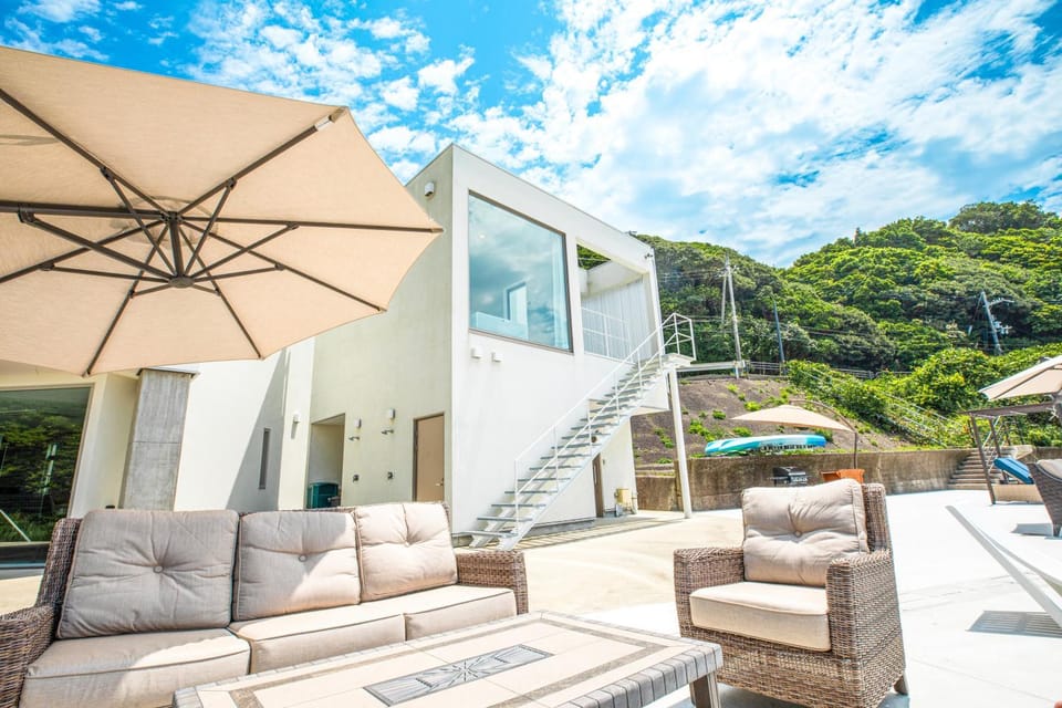 Property building, Day, Natural landscape, Balcony/Terrace, Balcony/Terrace