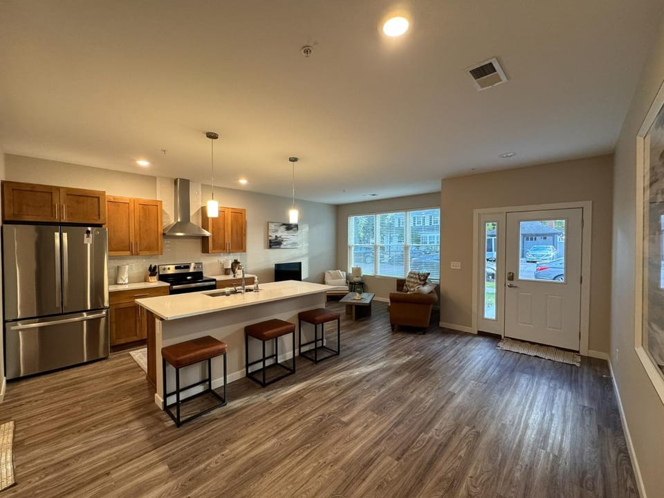 Kitchen or kitchenette, Dining area, oven