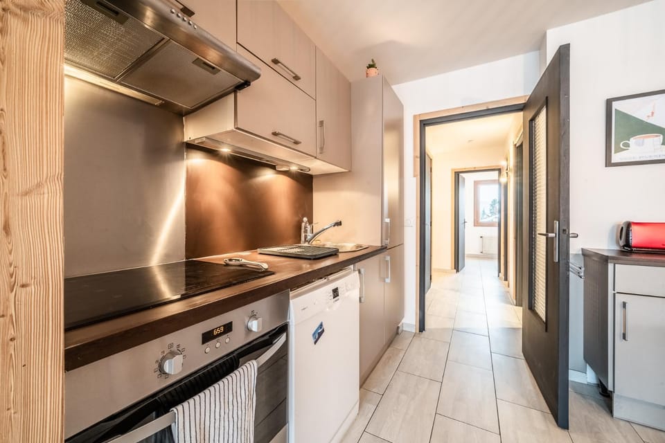 Kitchen or kitchenette, dishwasher, oven, stove