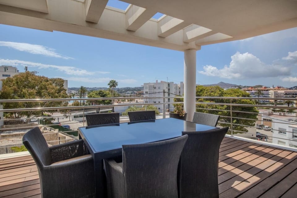 View (from property/room), Balcony/Terrace, Dining area