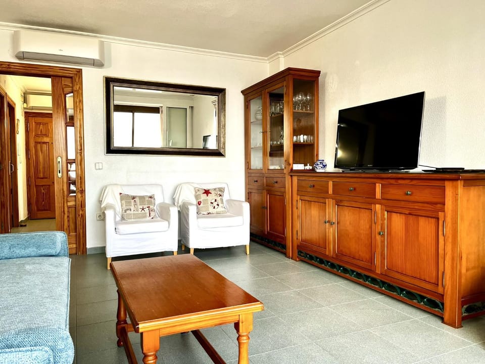 Communal lounge/ TV room, Living room