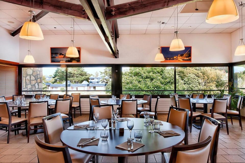 Restaurant/places to eat, Banquet/Function facilities, Dining area, Breakfast, Continental breakfast