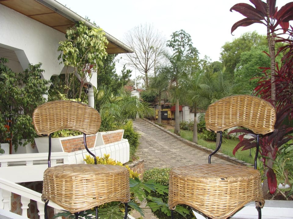 Restaurant/places to eat, Lobby or reception, Lounge or bar, Lake view
